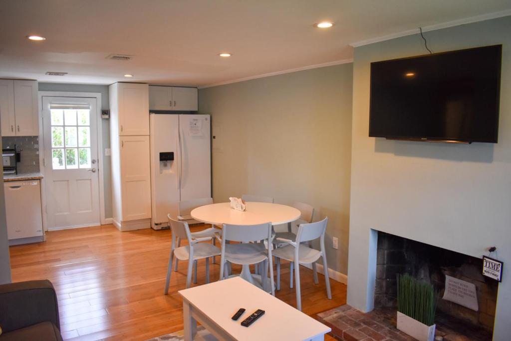 Seaside Serenity, Just A Block /0.1 Mile Away From The Beach Yarmouth Bagian luar foto