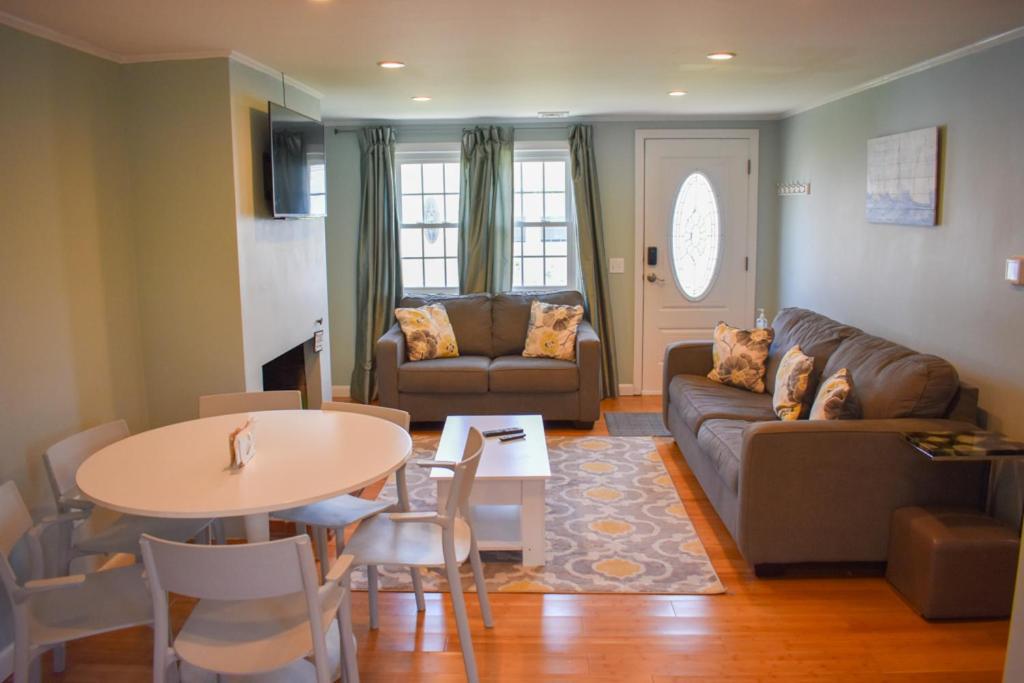 Seaside Serenity, Just A Block /0.1 Mile Away From The Beach Yarmouth Bagian luar foto
