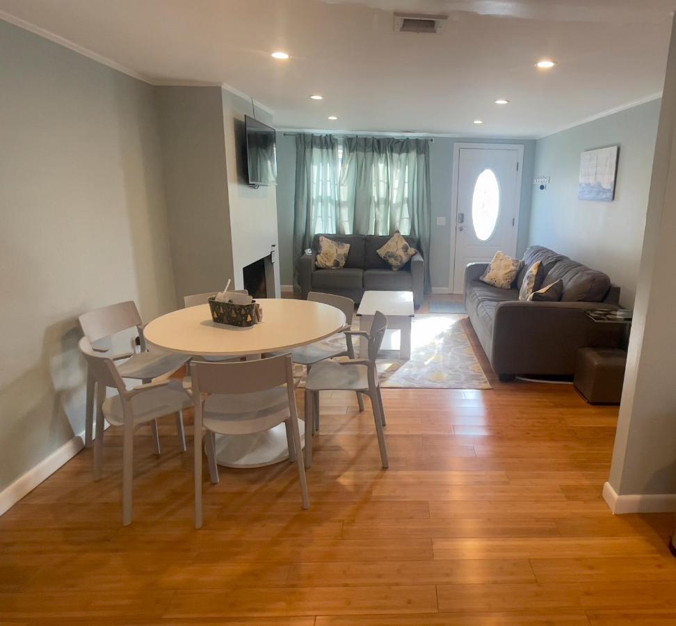 Seaside Serenity, Just A Block /0.1 Mile Away From The Beach Yarmouth Bagian luar foto